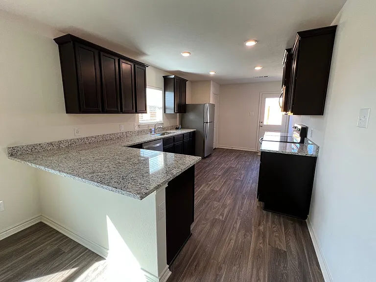 364 Crescent Park Dr — Photo 10