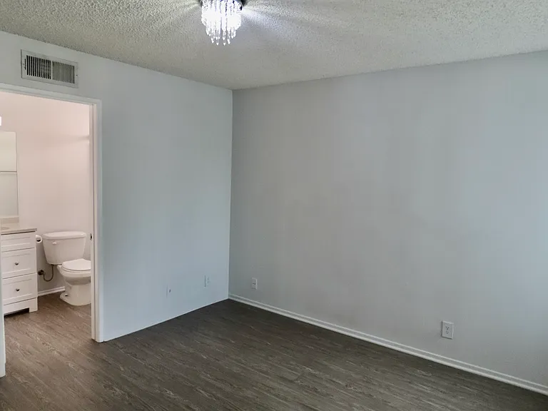 1103 W Angeleno Ave #D — Photo 15