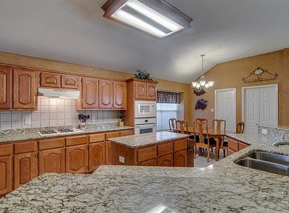 5th image of 833 Bear Branch Ct