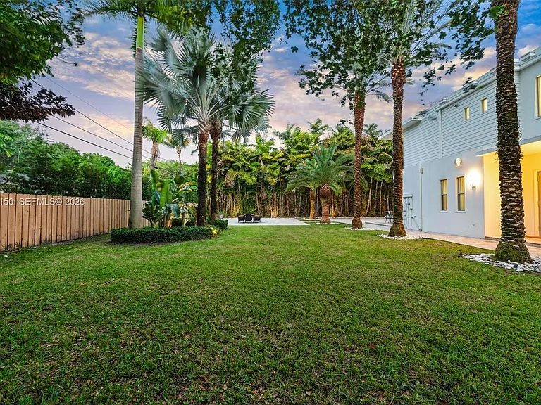 3917 S Le Jeune Rd — Photo 124