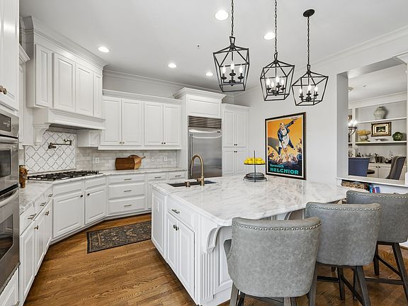 3rd image of 9511 Coronet Ln