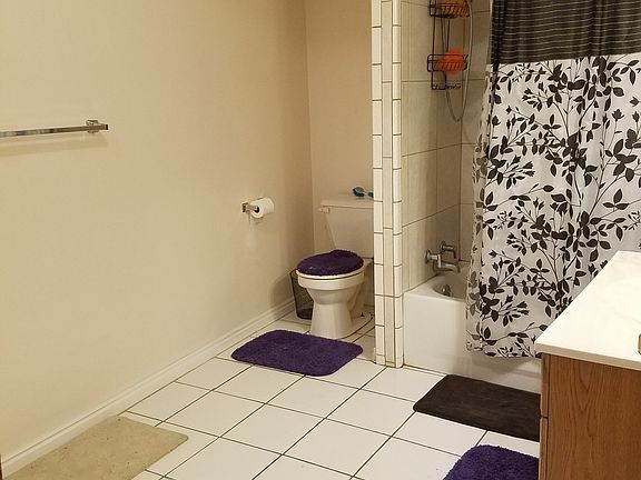 1 of 4 full bathrooms