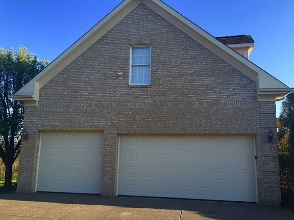 3rd image of 719 Augusta Dr