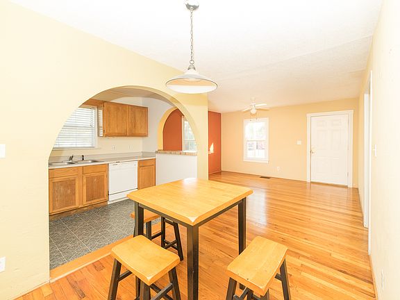4th image of 614 W 10th Ave