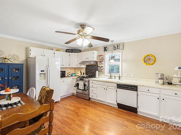 5th image of 805 Caldwell St