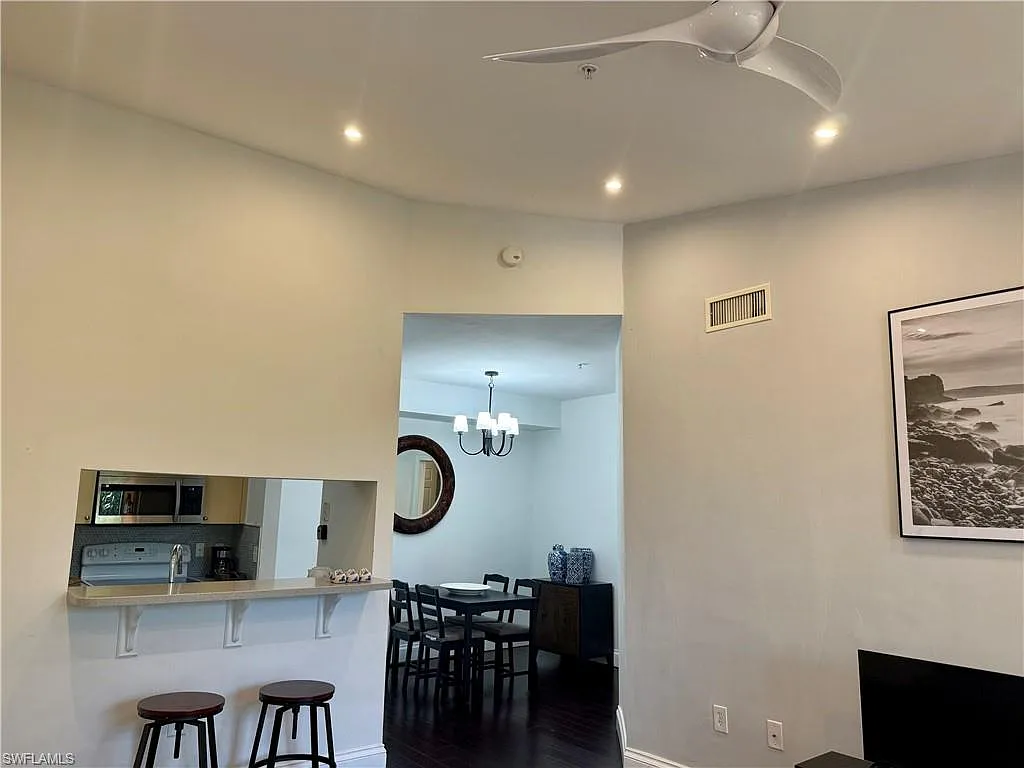 1 bed, 1.0 bath, 850 sqft, $1,790 — Photo 2