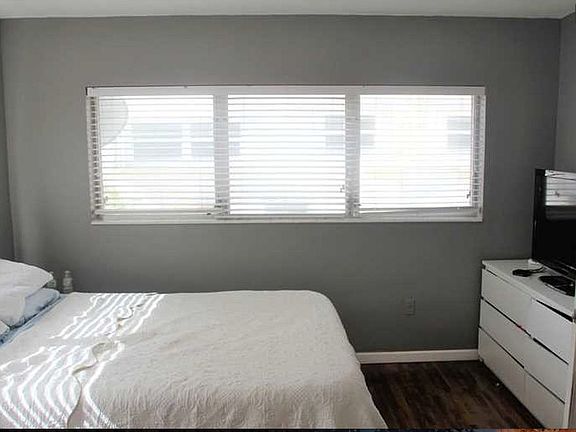 4th image of 3751 NE 170th St APT 1