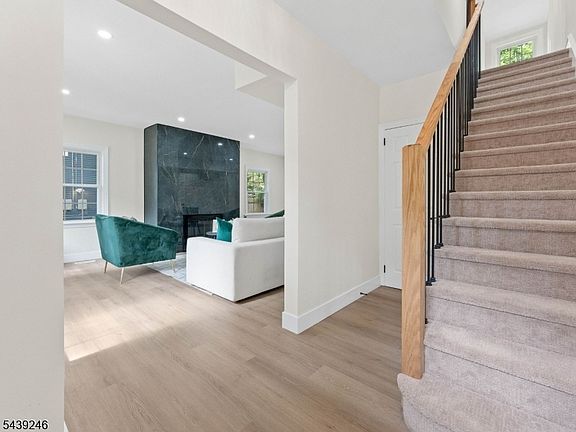 2nd image of 807 Mountain Ave