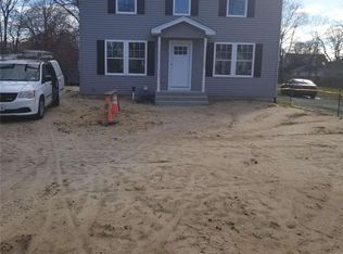 50 Swezey St, Patchogue, NY 11772