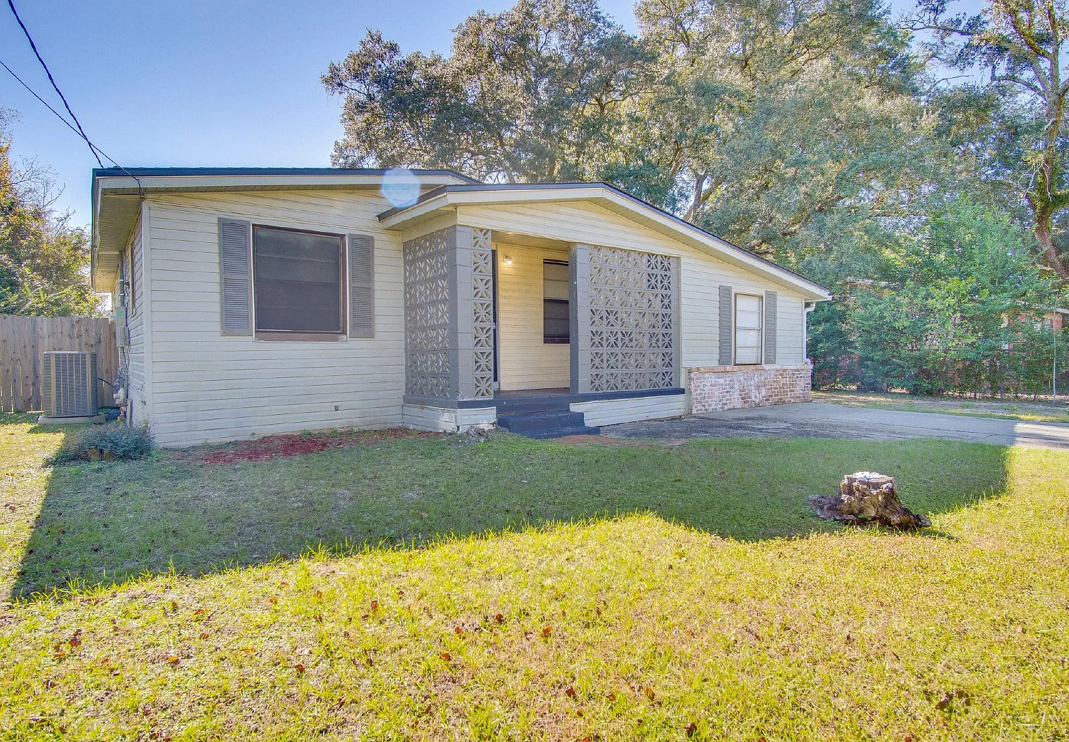 3 bed, 2.0 bath, 1356 sqft, $1,450 — Photo 3