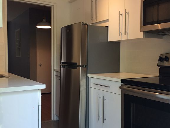 4th image of 28 Almeria Ave APT 3
