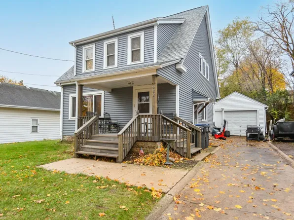 922 Aurora STREET #922 A, Waukesha, WI 53186