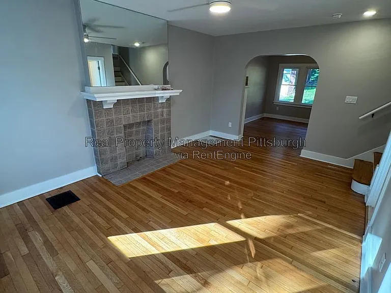 107 N Meadowcroft Ave — Photo 2