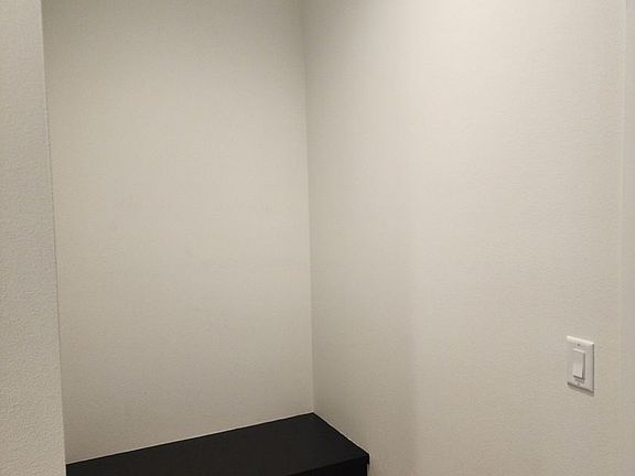 3rd image of 805 20th St #204