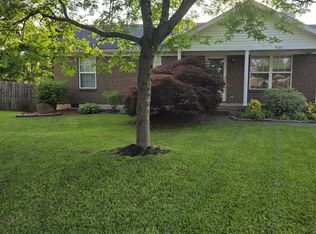 3900 Birch Leaf Ct, Louisville, KY 40229