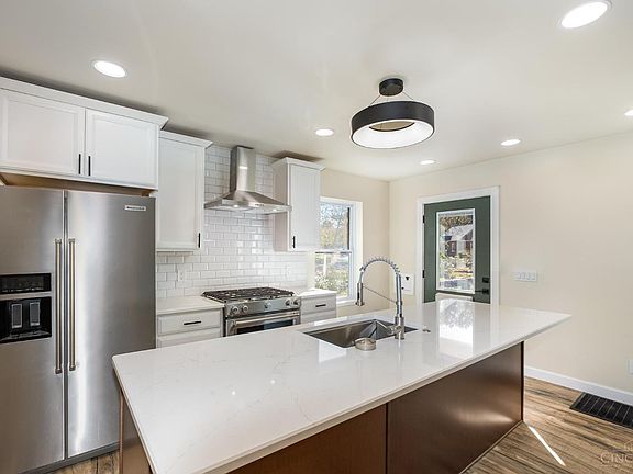 3rd image of 30 Gambier Cir