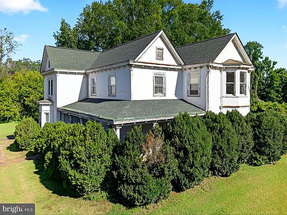 2nd image of 273 Waterloo St