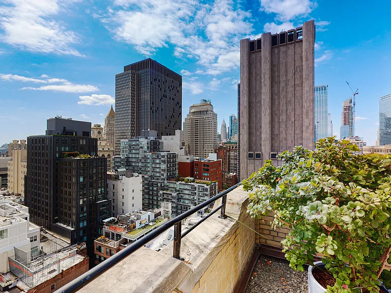 90 Franklin St #5S — Photo 10