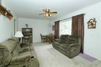 4th image of 2236 Roseland Ave