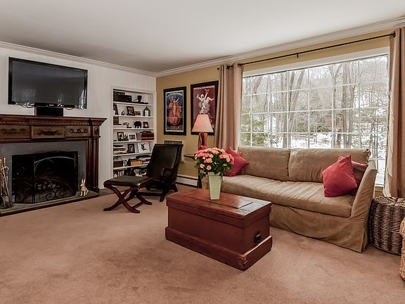 2nd image of 59 Brook Farm Ln