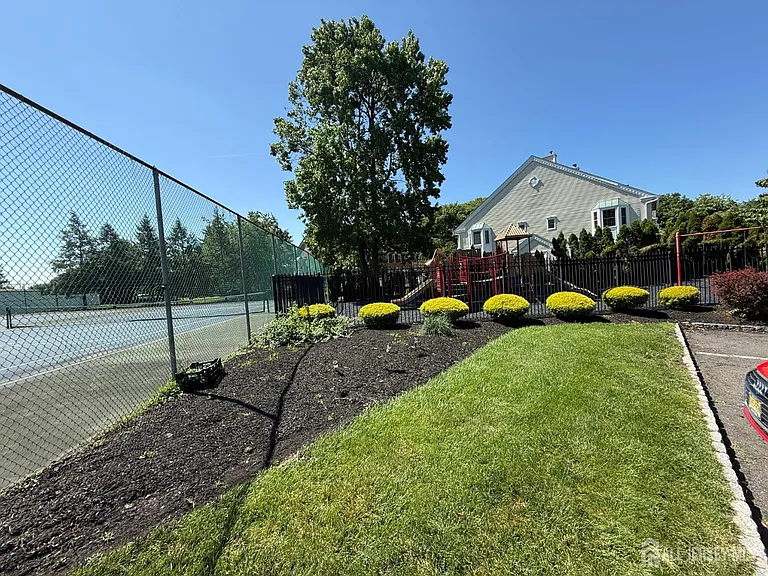 207 Darwin Ln — Photo 25