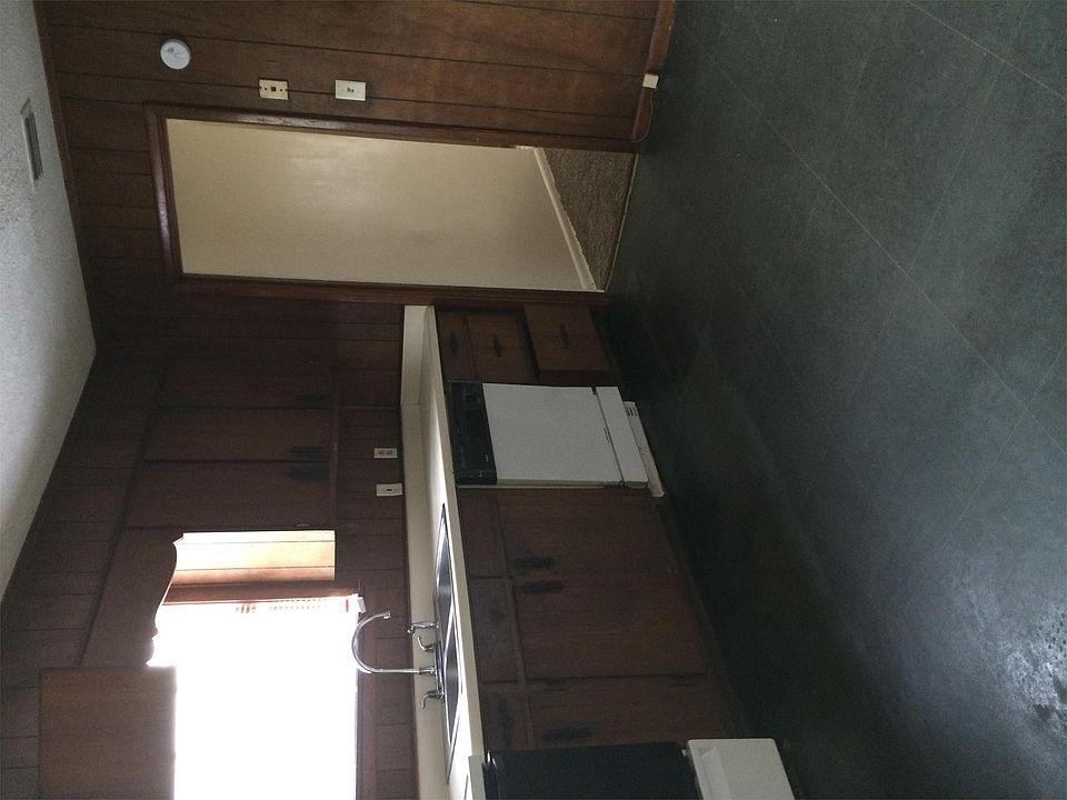 2nd image of 402A E Brookwood Dr