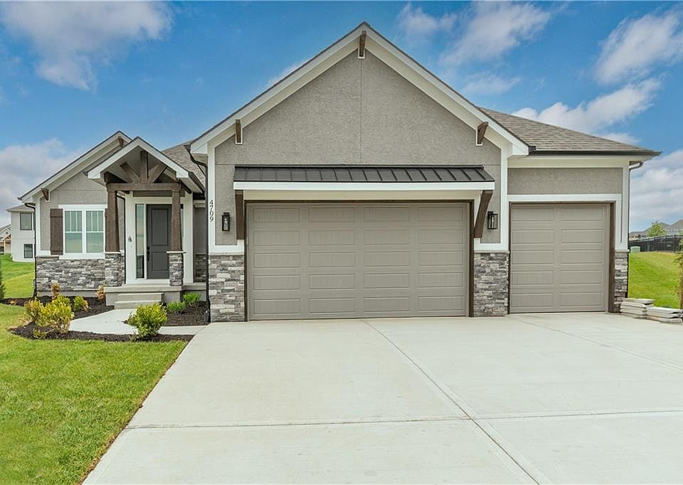 1st image of 4709 NE Jamestown Dr