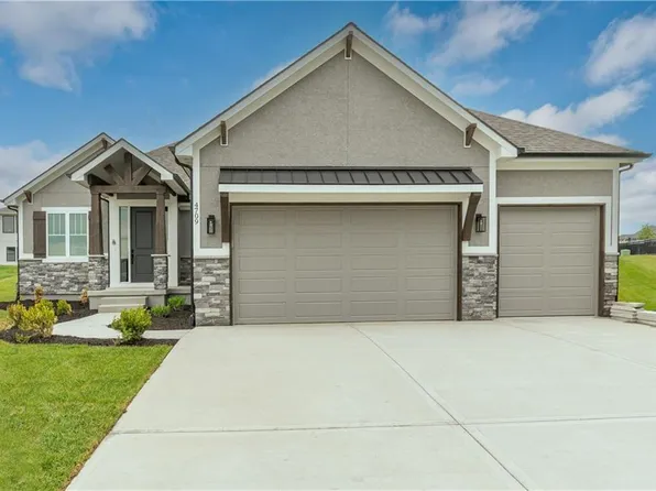 4709 NE Jamestown Dr, Lees Summit, MO 64064