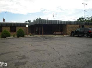 209 S Main St, Almont, MI 48003