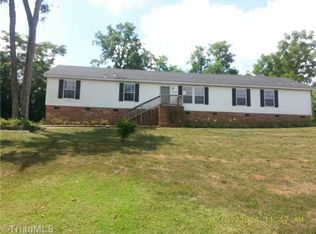 3206 River Ridge Ln, Thomasville, NC 27360