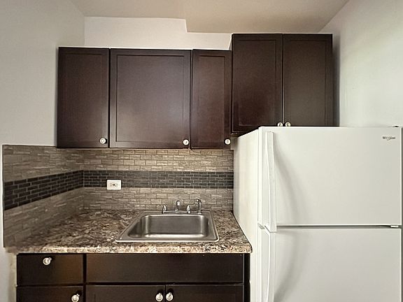 4th image of 1363 W Estes Ave #H2