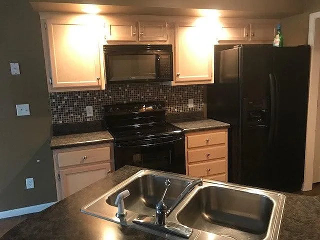 2512 Whitecliff Ln — Photo 6