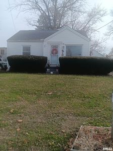 212 S Thorncrest Ave, Creve Coeur, IL, 61610