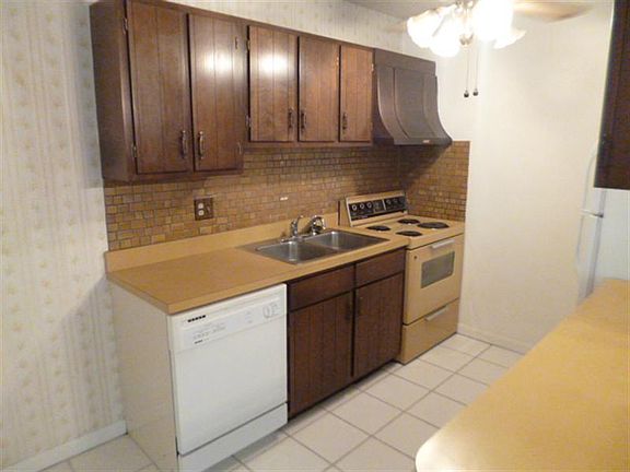 4th image of 1060 N Farnsworth Ave APT 1405