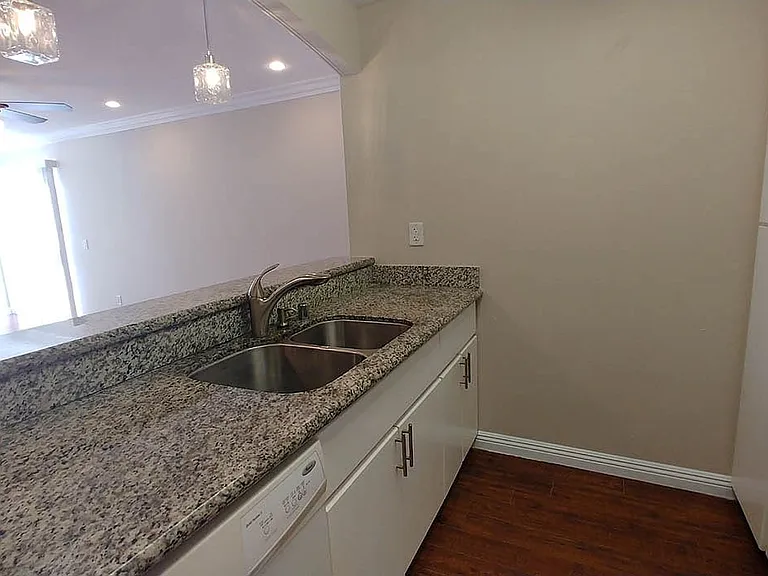 Villa De Adel Apts — Photo 116