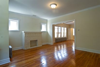 3rd image of 4818 N Lowell Ave