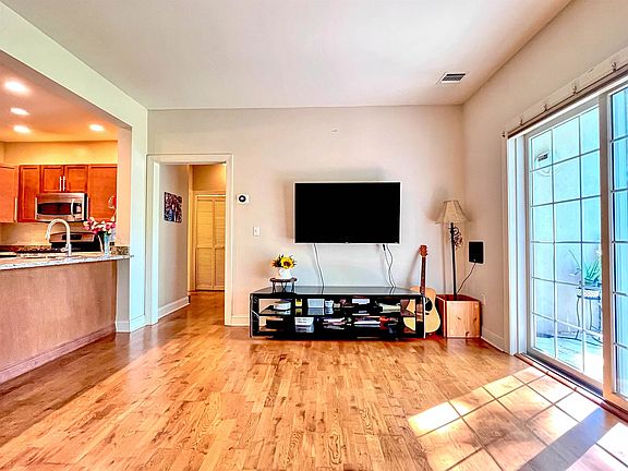4th image of 2113 Windsor Park Ct #113