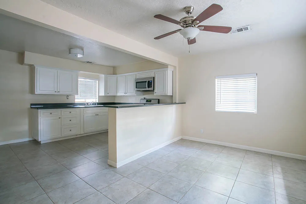 Clean Cute South Valley 3 Bedroom 2 Bath — Photo 3