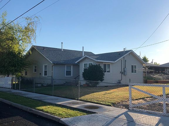 Southern view of house, showing enclosed yard, deck, and vin