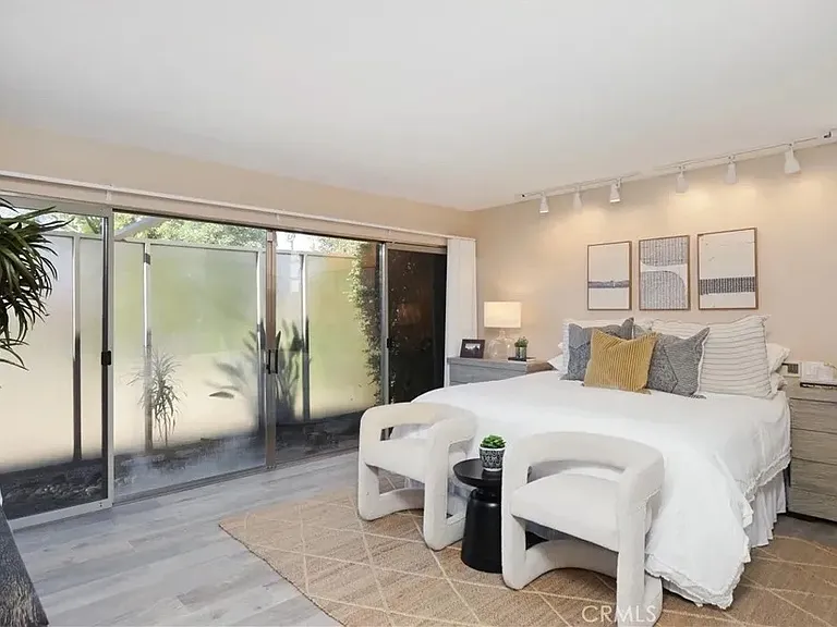 9844 Pangborn Ave — Photo 15