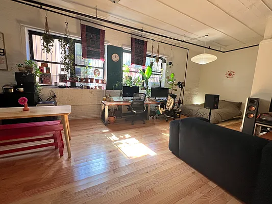 Rented by R New York | media 29