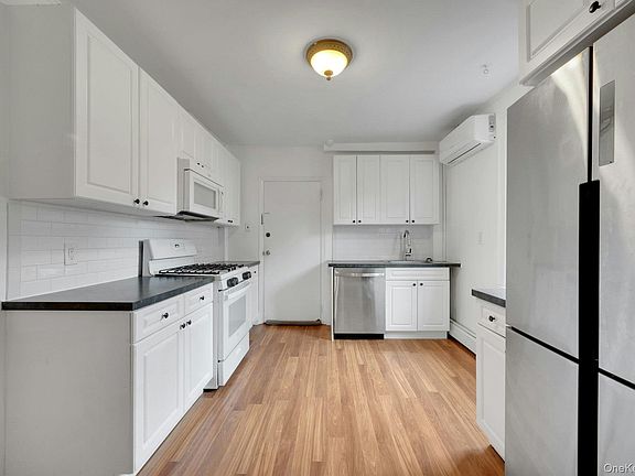 5th image of 437 Warburton Ave #2
