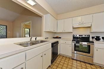 3rd image of 9418 Shady Oaks Dr