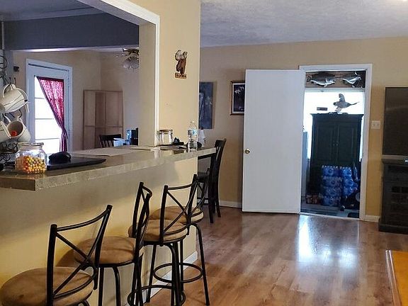 5th image of 740 Sunset Dr