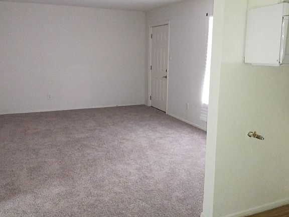 3rd image of 1043 Whitaker Dr #121906c6a