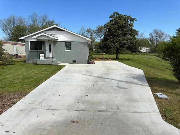 2nd image of 215 E Douglas Ave