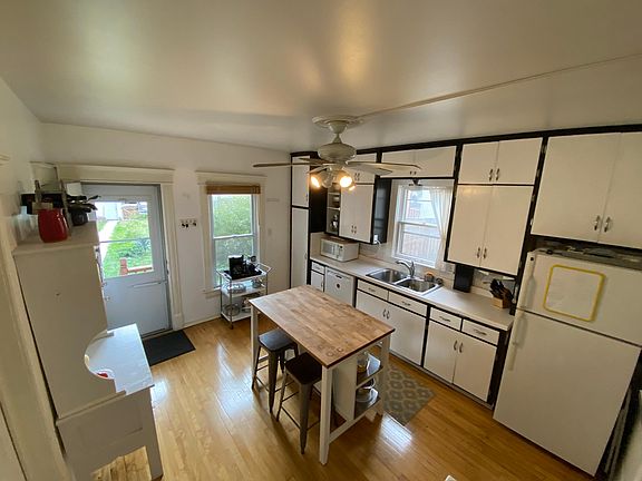 5th image of 2223 29th Ave S #1