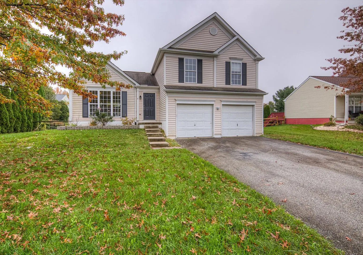 Split level in Parkside Green - Showing Friday 10/9 1PM-1:15 — Photo 1
