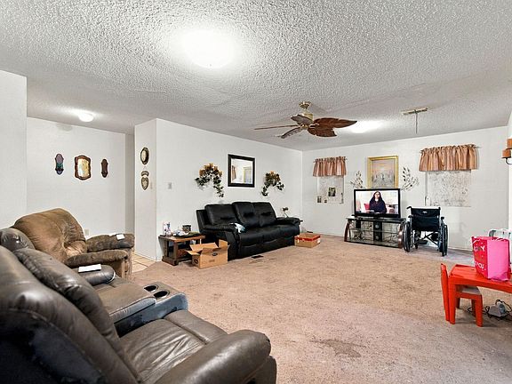2nd image of 536 Agnes St