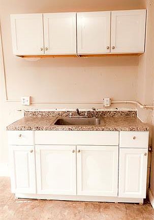 3rd image of 832 N Main St #10960371